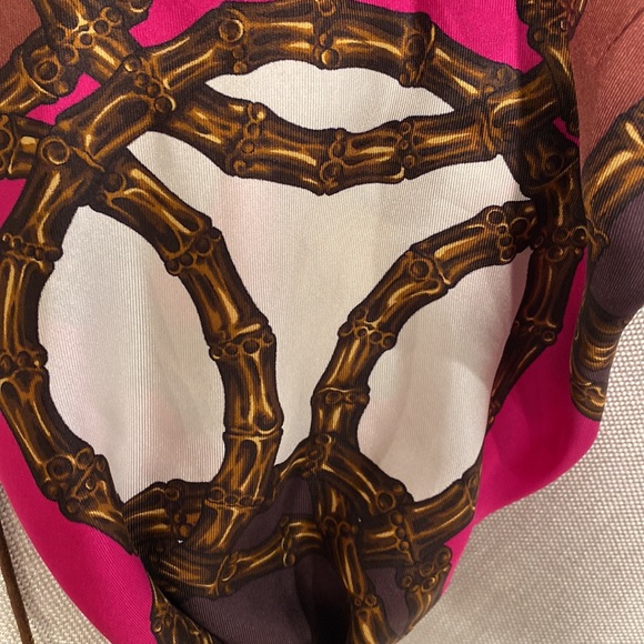 GUCCI SILK BANDANNA SCARF 🧣 MADE IN ITALY TRIANGULAR WITH HORSBIT BUCKLE - Picture 16 of 16
